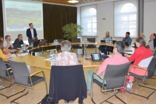 2022-6-1-BI-ds-GR-Ratstisch_DSC_0281