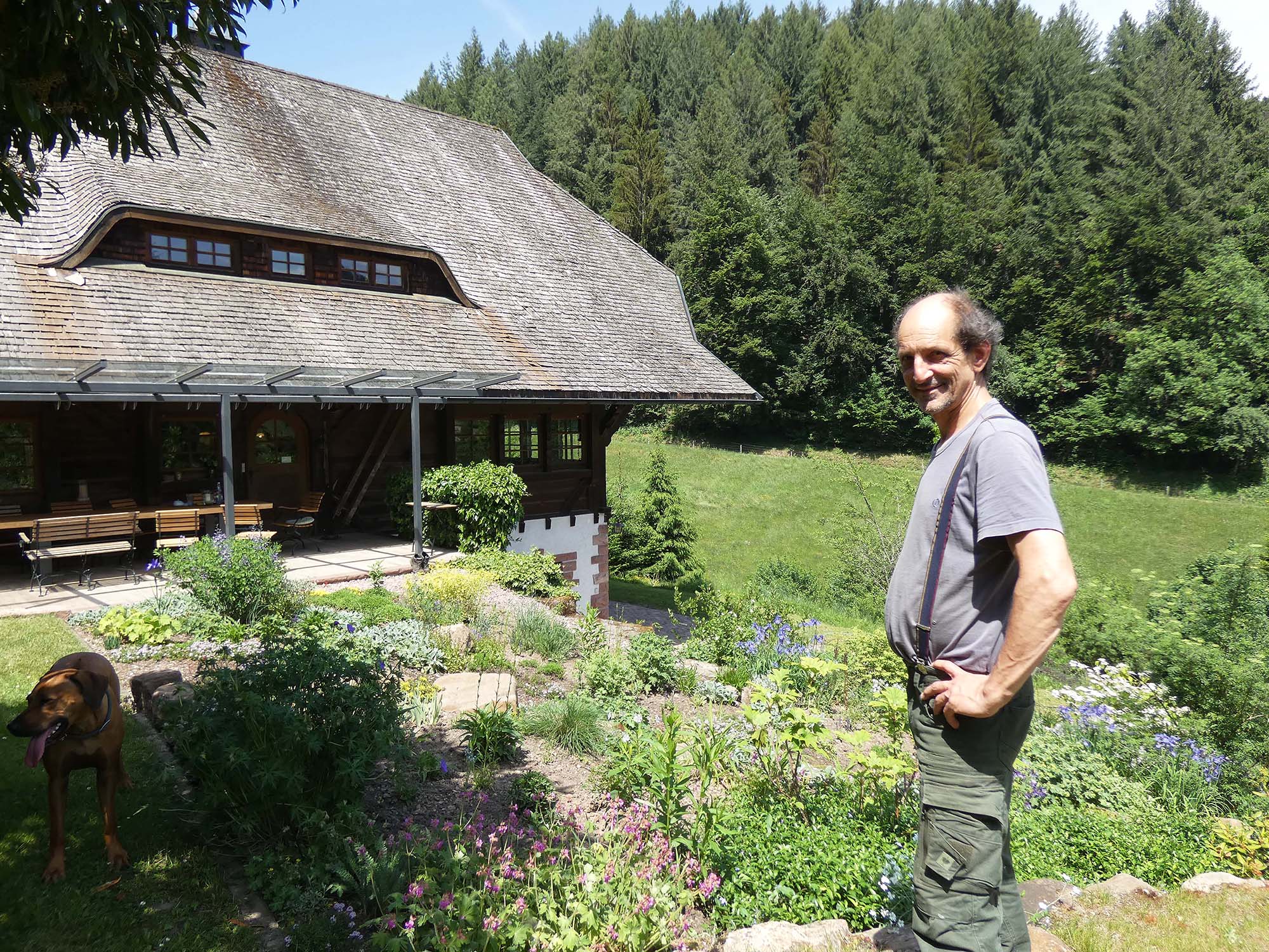 2022-6-14-NO-bia-Holzhackhof-und-Clemens Oberle im Garten