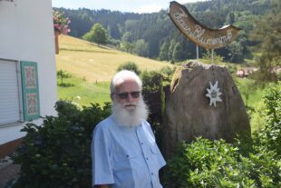 Der ehemalige Bartweltmeister  Paul Boschert feiert 85. Geburtstag