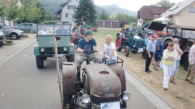 Unimog-Freunde Biberach: Historische Schlepper und Unimogs in der Ortmitte