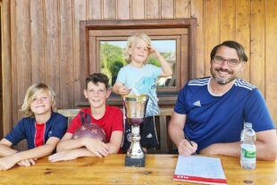 2022-6-22-ZE-UE-Timo Britz-Auslosung-Fussball-Dorfmeisterschaft-20220619_194849