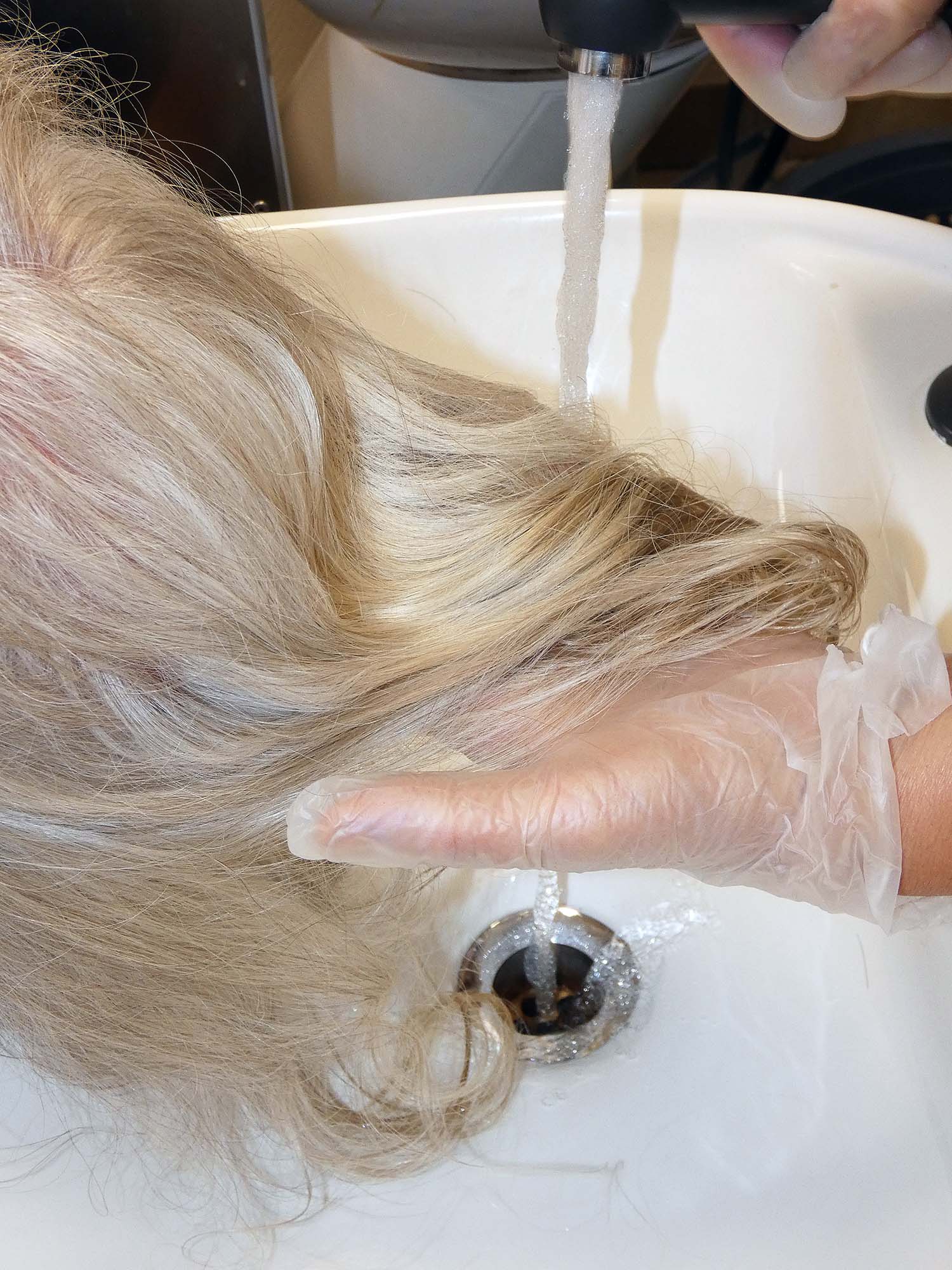 2022-7-1-BI-bia-Mit Haaren das Meer retten-Haare waschen