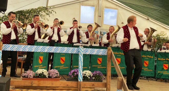 Schwarzwaldmusikanten Zell am Harmersbach: Hock mit Blasmusik