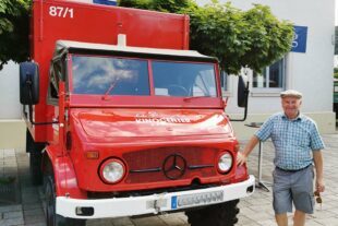 2022-7-13-BI-Gerhard Grossse- Unimog Treffen Curt Prinzbach vom Kino-Center Haslach mit 404 Unimog