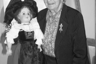 2022-7-15-NO-13-10-11-hps-Gabi Spitzmüller Puppenmuseum No-IMG_5244_grau