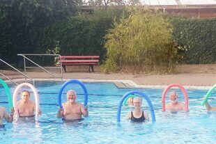 2022-7-22-ZE-UH-TVU- Senioren trainieren im Schwimmbad 20220719_162741(6)