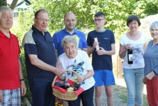 2022-8-17-ZE-Tourist-Info-Gästeehrung Haus Barbara-IMG_2474