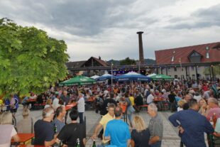 2022-8-19-BI-bia-Tavernenabend-+ Gesamtblick auf Platz