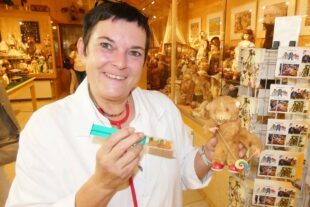 2022-8-22-NO-bia-Puppendoktor-und-Mech.Teddy_Spritze