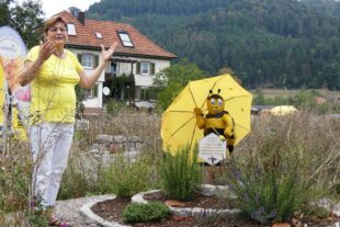 2022-8-29-BI-bia-Bienengarten-und-SP Neumaier Holzbiene