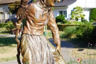 2022-8-3-ZE-UH-hpw-Eckwaldhexen-Skulptur-DSC06744