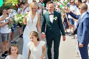 2022-8-5-BI-PB-bsch-Hochzeit Christ-2022-07-31 Svenja und Manuel Christ beim absschreiten des Spaliers