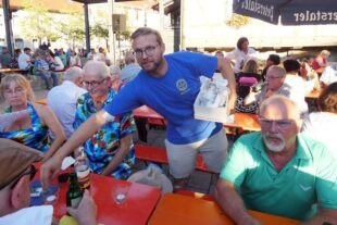 2022-8-5-BI-bia-Tavernenabend-und-SP Teelichter verteilen