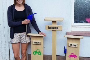 2022-9-14-OH-mpf- Energietankstelle Kinderhaus Sonnenblume Übergabe Elternbeiratsvorsitzende Claudia Lehmann