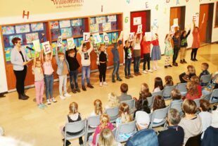 2022-9-21-OH-Anne-Kathrin Heizmann-Einschulung-Einschulfeier_OH_Klasse 2_Buchstabenkette