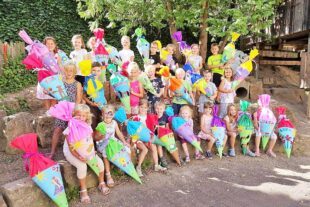 2022-9-9-OH-Kinderhaus-Schulfüchse mit ihren selbst entworfenen und gebastelten Schultüten