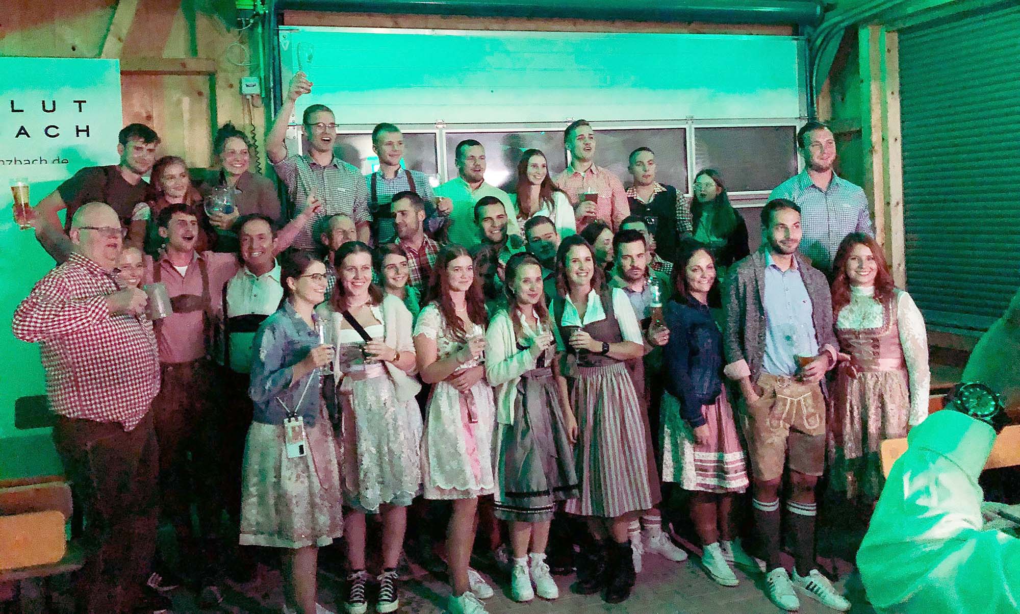 2022-10-10-BI-PB-bsch-DJK Prinzbach-Oktoberfest-Gruppenfotos Dirndl und Lederhosen