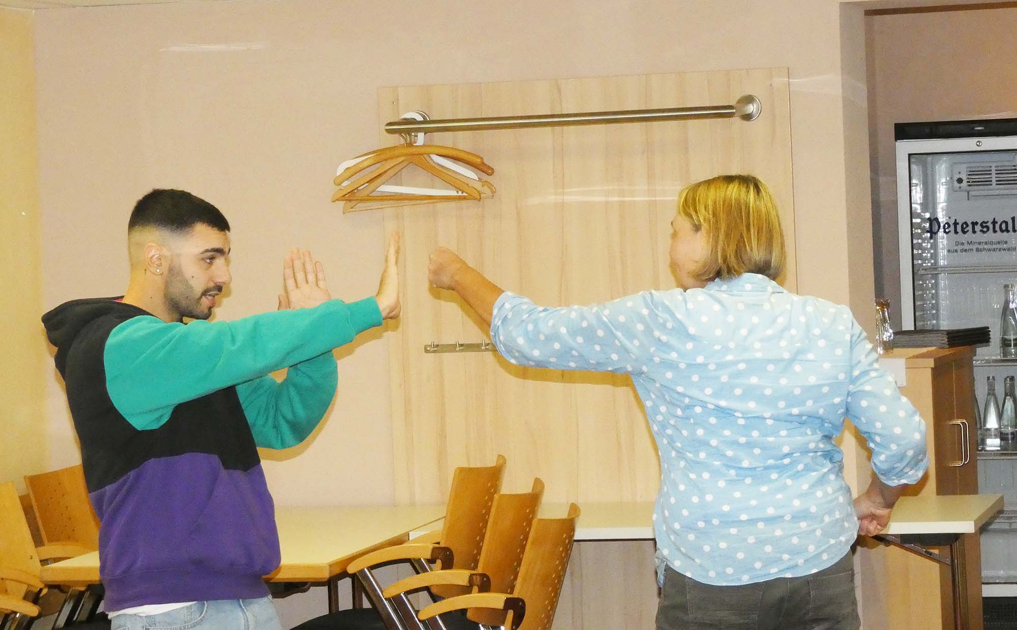 2022-10-10-ZE-bia-Stark-und-3 Arm abwehren