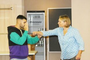 2022-10-10-ZE-bia-Stark-und-5 Arm packen