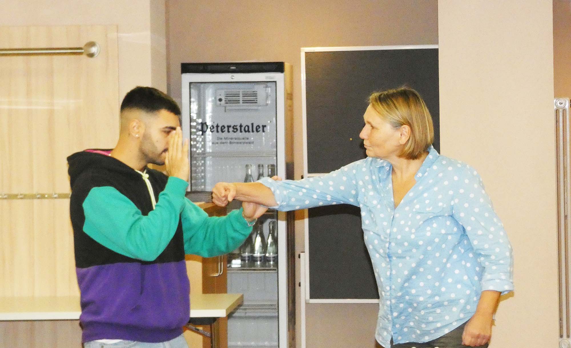 2022-10-10-ZE-bia-Stark-und-5 Arm packen