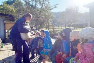 2022-10-12-BI-Sabrina Wiedmer-Naturkindergarten Biberach-Bauernhoftage-IMG_3160