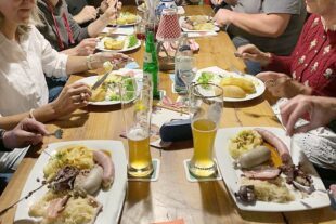 2022-10-12-NO-Touristen-Info-Mu_hlsteinabend-Knecht & Magdmahlzeit