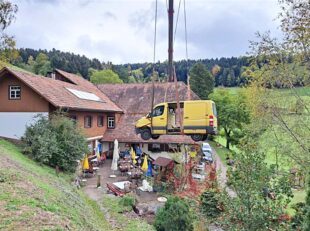 Paketauto landete bei der Terrasse