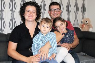 2022-10-19-HS-stö-Nadine und Robin Armbruster mit ihren Kindern Ben und Lilly