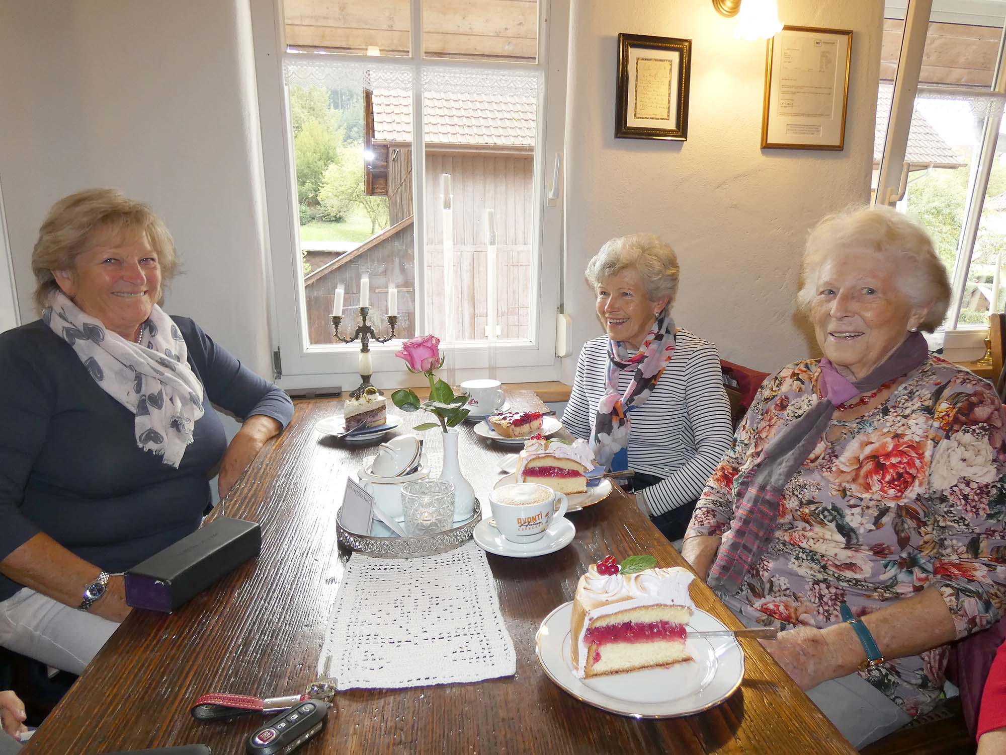 2022-10-19-NO-bia-Moospfaffkränzli-und-Kuchentafel