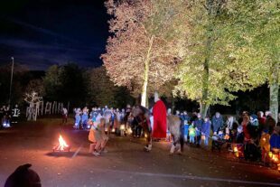 2022-11-16-BI-Kirche-Martinsumzug-Martinsspiel