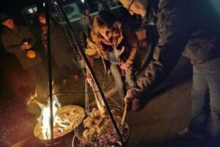 2022-11-16-BI-Wiebke Fix-Krabbelgruppe-St. Martinsfeier-Feuerschale