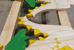 2022-11-21-NO-bke- Vorbericht Nordi-Erst aufzeichnen, dann aussägen, dann abscheifen, dann anmalen und zuletzt lackieren - die über 70 NorDi Figuren entstehen in liebevoller Handarbeit