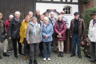 2022-11-23-ZE-dp-Förderverein Rundofen-Soufflenheim- Gruppenbild Hof Museum Betschdorf