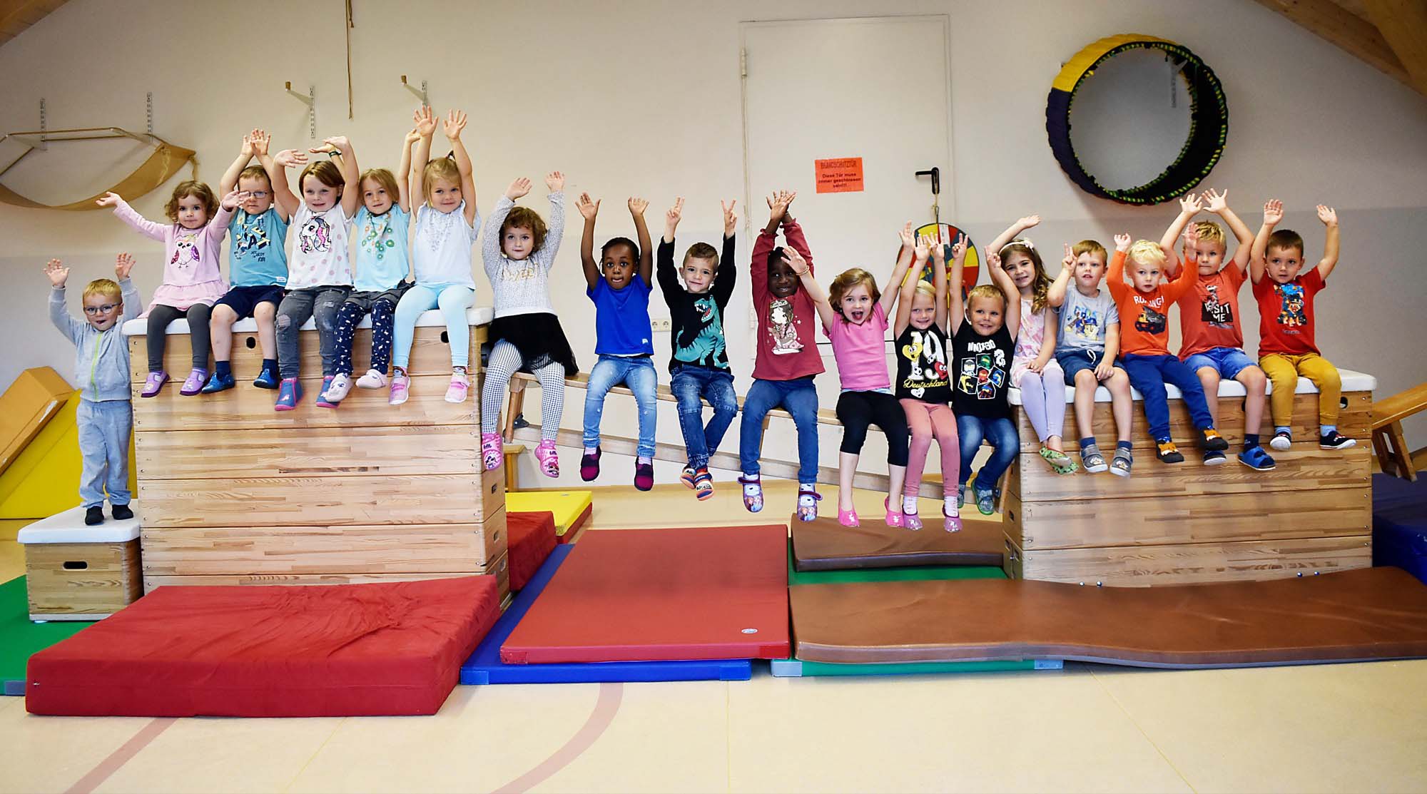 2022-11-25-NO-Kindergarten-Spende Turnmatten Kinderbasar-_DSC0392