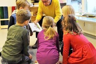 2022-11-25-OH-privat-Vorlesetag-Herr Ritter mit den Schulfüchsen - Liest Räuber Hotzenplotz-neu