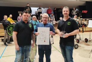 Zeitungsbericht Ehrung Roger-1