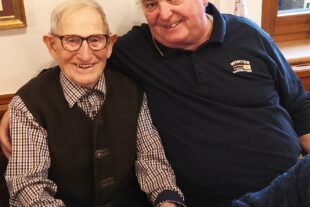 2022-11-30-OH-Annette Pfundstein- Albert Treff Gruppe Albert Zellner (Bazi) mit Präsident Albert Pfundstein (Mongo) 2022-11-20