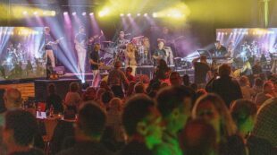 500 Gäste feiern eine stimmungsvolle Partynacht