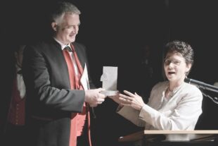 2022-11-7-ZE-UH-vo- MV Unterharmersbach Jahreskonzert Gentges Friedmann Tafel XT4V3372aaa_1