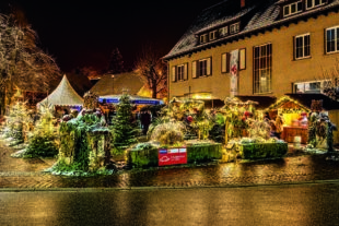 Bewirtung auf dem Rathausplatz_erster Schnee_Weihnachtsfreuden.j