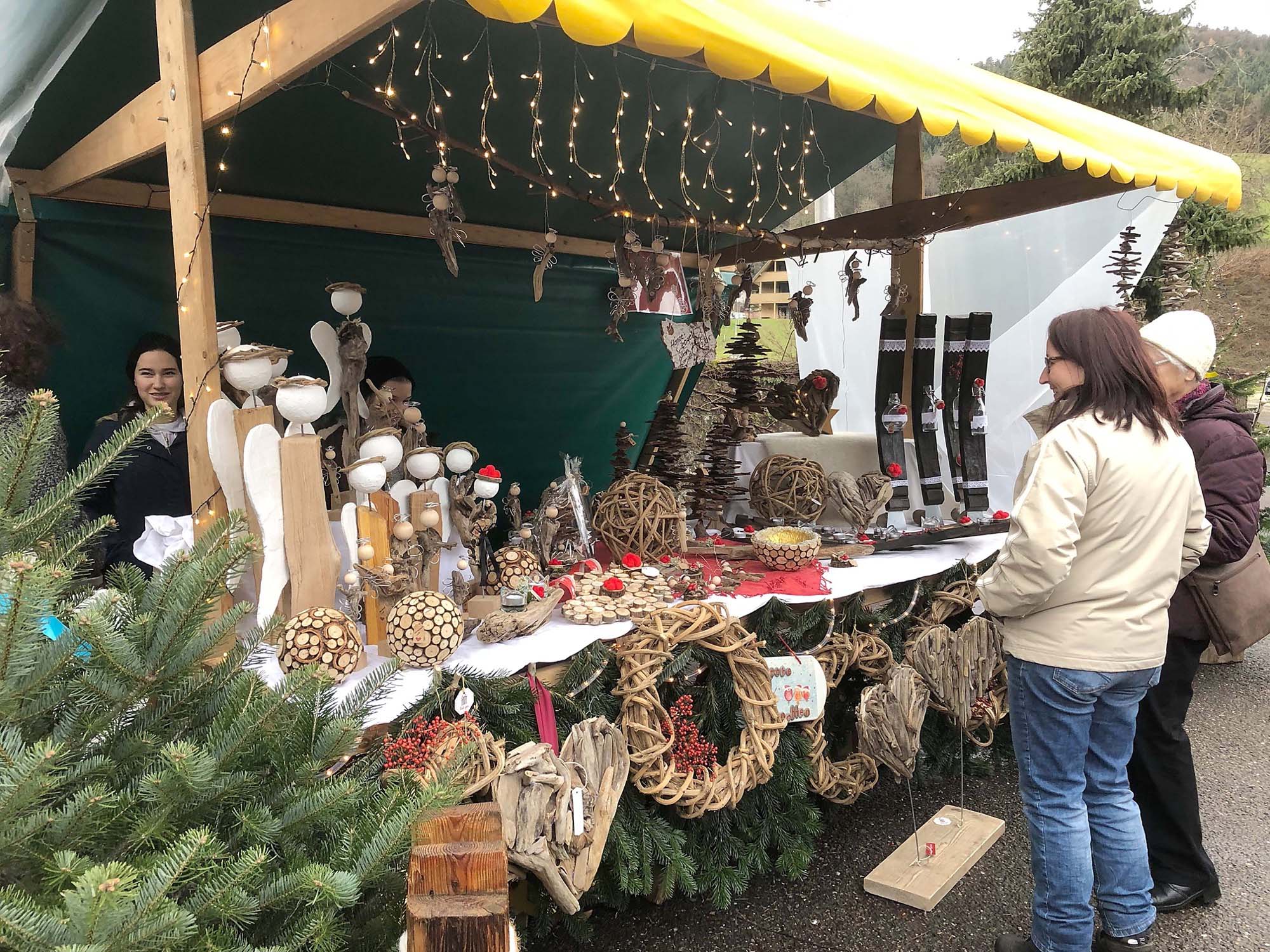 2022-12-2-NO-Touristen-Information-Handmade ist Ehrensache auf dem Stand von Michaela Wußler