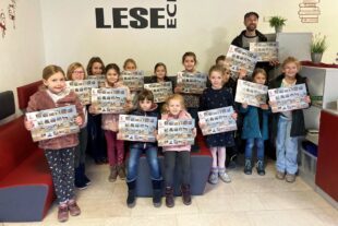 2022-12-2-OH-Stefanie Herrmann-Brandenkopfschule-Adventskalender-Foto Schule-Übergabe