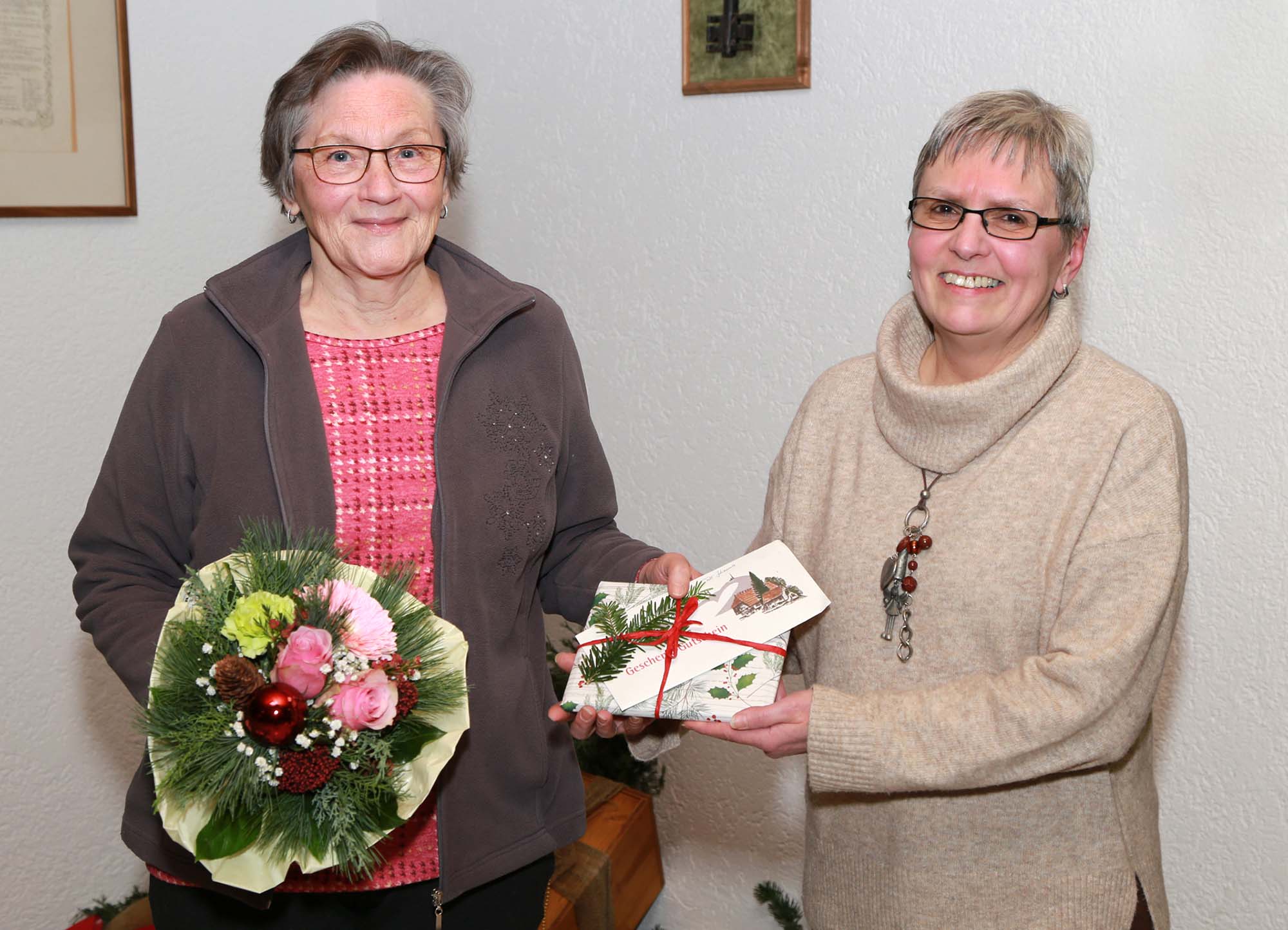 2022-12-21-OH-Soziales Netzwerk-Weihnachtsfeier-Johanna Lehmann und Cornelia Lehmann_Verabschiedung
