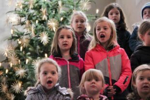 2022-12-30-BI-Pamella Schilli-Krippenspiel-KiKiBi Chor