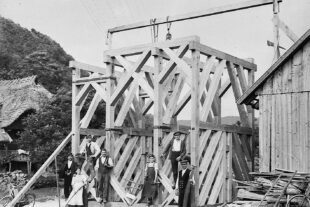 2022-12-30-OH-kal-Krisenjahre-113 04.04.2014 12x15 Glockenstuhl