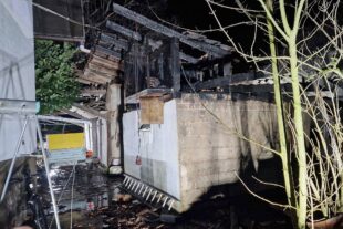 2023-1-3-ZE-Feuerwehr-Schuppenbrand-20230101_064244-NEU