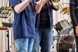 2023-1-30-NO-Oliver Vollmer-Trachtenkapelle-Hannes Huber am Flügelhorn mit Annette Tafler