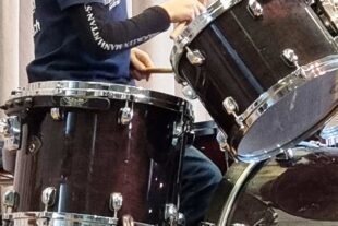 2023-1-30-NO-Oliver Vollmer-Trachtenkapelle-Leo Vollmer am Drummset