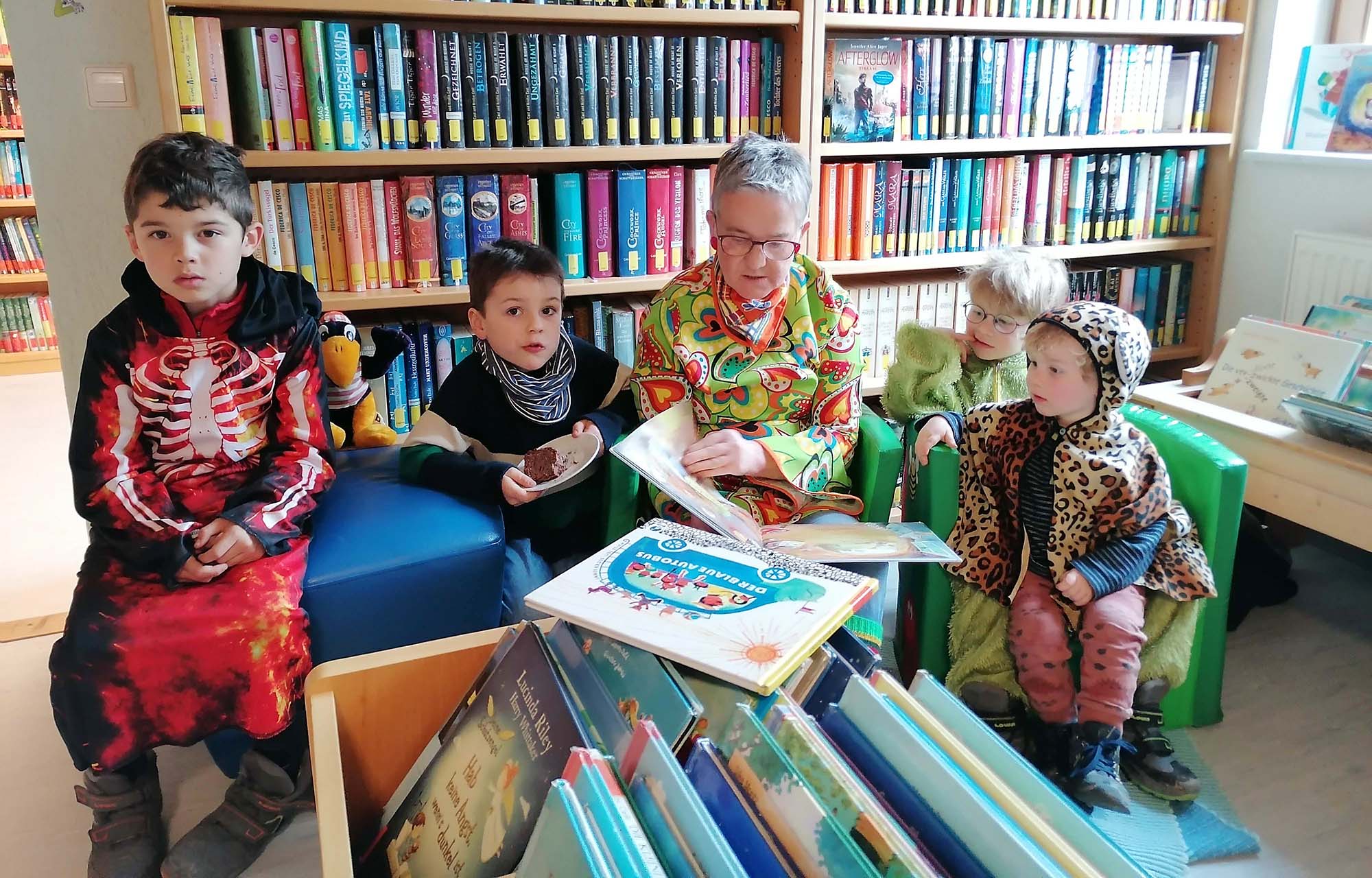 2023-2-22-BI-Wiebke-Fix-Kaffeestube-Foto-Vorleserunde