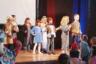 2023-2-27-NO-privat-Fasent Nordach-Auftritt der Klasse 2 am Kinderball